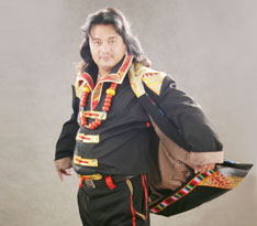 藏族歌手-登越顿珠